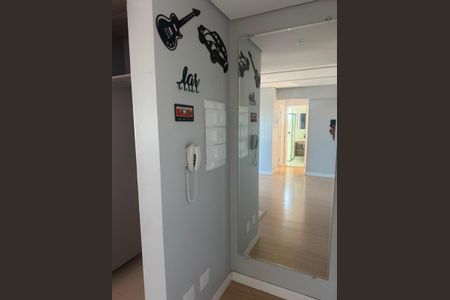 Corredor de apartamento para alugar com 2 quartos, 54m² em Pousada dos Bandeirantes, Carapicuíba