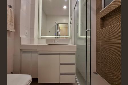 Banheiro  de apartamento à venda com 1 quarto, 28m² em Botafogo, Rio de Janeiro
