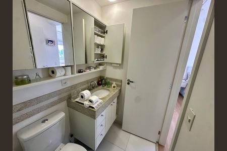 Apartamento à venda com 97m², 2 quartos e 1 vaga Apartamento à venda com 97m², 2 quartos e 1 vagaBanheiro 2