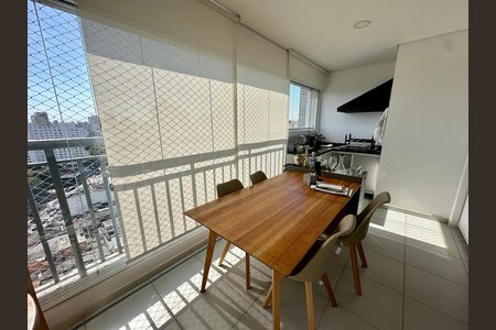 Apartamento à venda com 97m², 2 quartos e 1 vaga Apartamento à venda com 97m², 2 quartos e 1 vagaVaranda