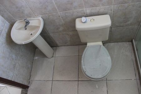 Banheiro de apartamento para alugar com 1 quarto, 60m² em Jardim Esperança, Cabo Frio