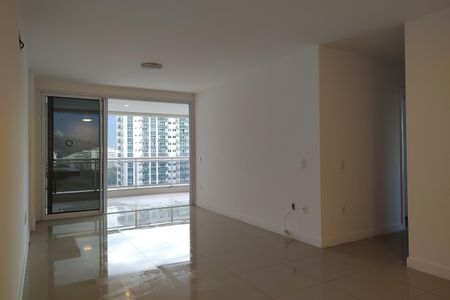 Apartamento para alugar com 115m², 3 quartos e 2 vagas Apartamento para alugar com 115m², 3 quartos e 2 vagasSala