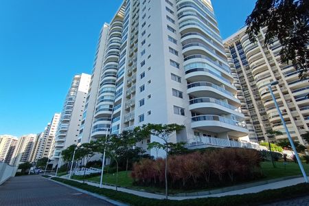 Apartamento para alugar com 115m², 3 quartos e 2 vagas Apartamento para alugar com 115m², 3 quartos e 2 vagasFachada