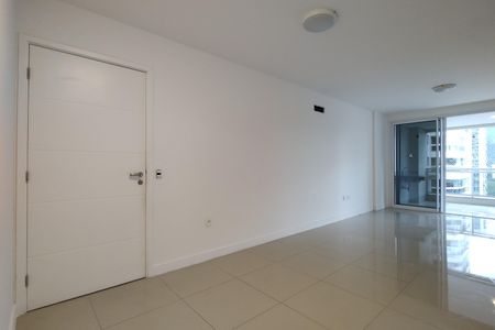 Apartamento para alugar com 115m², 3 quartos e 2 vagas Apartamento para alugar com 115m², 3 quartos e 2 vagasSala