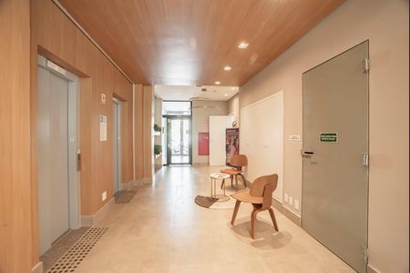 Studio à venda com 28m², 1 quarto e sem vaga Studio à venda com 28m², 1 quarto e sem vagaHall social