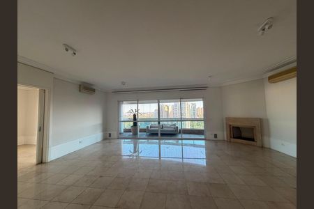 Apartamento à venda com 368m², 3 quartos e 6 vagas Apartamento à venda com 368m², 3 quartos e 6 vagasÁrea externa