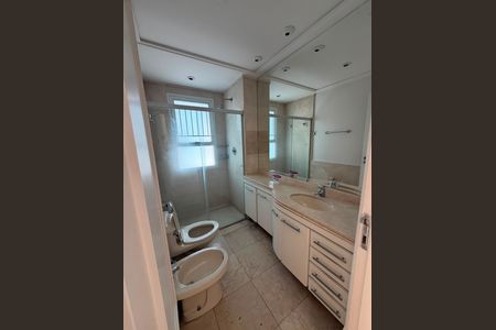 Apartamento à venda com 368m², 3 quartos e 6 vagas Apartamento à venda com 368m², 3 quartos e 6 vagasBanheiro