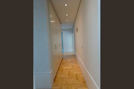 Apartamento à venda com 368m², 3 quartos e 6 vagas Apartamento à venda com 368m², 3 quartos e 6 vagasCorredor