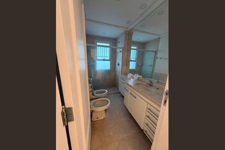 Apartamento à venda com 368m², 3 quartos e 6 vagas Apartamento à venda com 368m², 3 quartos e 6 vagasBanheiro