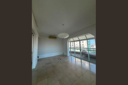 Apartamento à venda com 368m², 3 quartos e 6 vagas Apartamento à venda com 368m², 3 quartos e 6 vagasÁrea externa