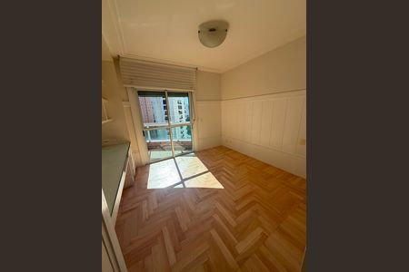 Apartamento à venda com 368m², 3 quartos e 6 vagas Apartamento à venda com 368m², 3 quartos e 6 vagasQuarto
