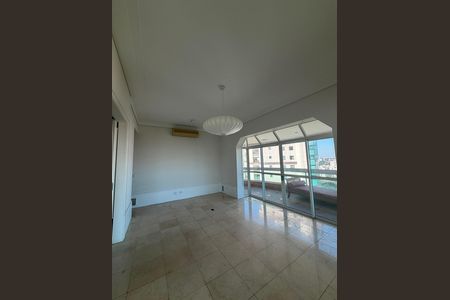 Apartamento à venda com 368m², 3 quartos e 6 vagas Apartamento à venda com 368m², 3 quartos e 6 vagasÁrea externa