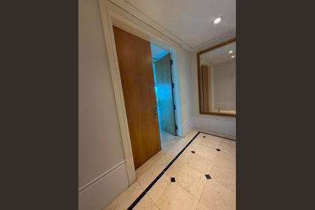Apartamento à venda com 368m², 3 quartos e 6 vagas Apartamento à venda com 368m², 3 quartos e 6 vagasCorredor