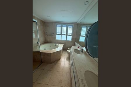 Apartamento à venda com 368m², 3 quartos e 6 vagas Apartamento à venda com 368m², 3 quartos e 6 vagasBanheiro