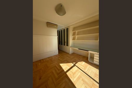 Apartamento à venda com 368m², 3 quartos e 6 vagas Apartamento à venda com 368m², 3 quartos e 6 vagasQuarto