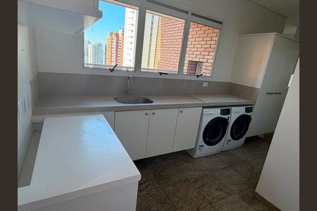 Apartamento à venda com 368m², 3 quartos e 6 vagas Apartamento à venda com 368m², 3 quartos e 6 vagasÁrea de serviço
