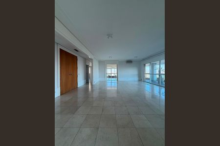 Apartamento à venda com 368m², 3 quartos e 6 vagas Apartamento à venda com 368m², 3 quartos e 6 vagasÁrea externa