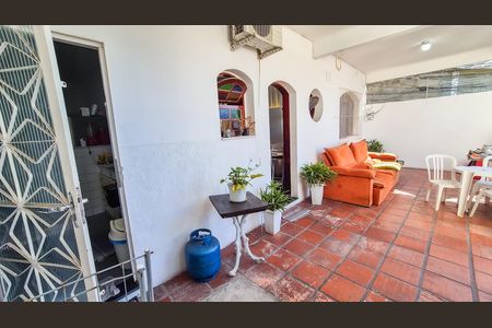 Varanda  de casa à venda com 3 quartos, 200m² em Brás de Pina, Rio de Janeiro