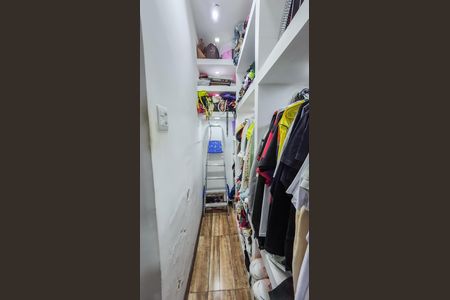 Closet de casa à venda com 3 quartos, 200m² em Brás de Pina, Rio de Janeiro