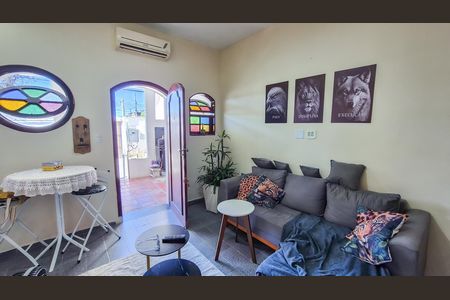Sala de casa à venda com 3 quartos, 200m² em Brás de Pina, Rio de Janeiro