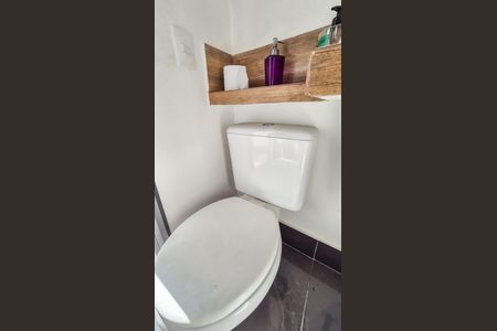 Banheiro área externa  de casa à venda com 3 quartos, 200m² em Brás de Pina, Rio de Janeiro