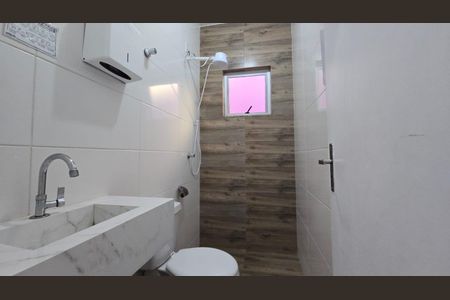 Banheiro de kitnet/studio para alugar com 1 quarto, 25m² em Prado, Belo Horizonte