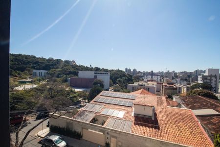Vista da sala  de apartamento para alugar com 4 quartos, 94m² em Coração Eucarístico, Belo Horizonte