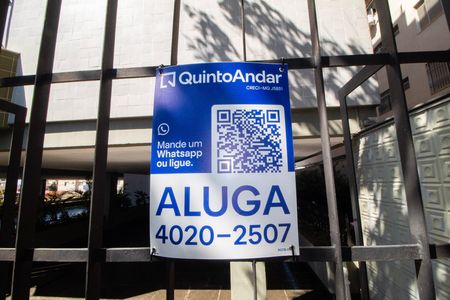 Placa  de apartamento para alugar com 4 quartos, 94m² em Coração Eucarístico, Belo Horizonte