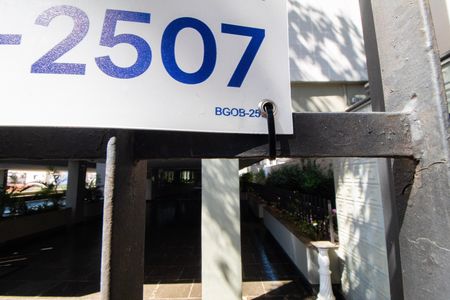 Placa  de apartamento para alugar com 4 quartos, 94m² em Coração Eucarístico, Belo Horizonte