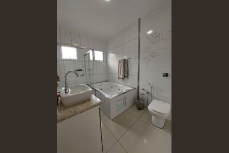 Banheiro de casa à venda com 3 quartos, 290m² em Jardim Caçula, Jundiaí