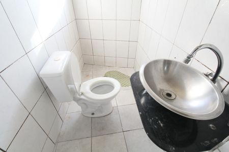 Banheiro de casa para alugar com 1 quarto, 20m² em Jardim das Palmas, São Paulo
