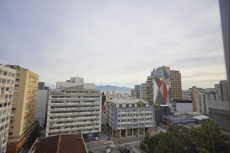 Sala - vista de apartamento para alugar com 2 quartos, 74m² em Centro, Florianópolis