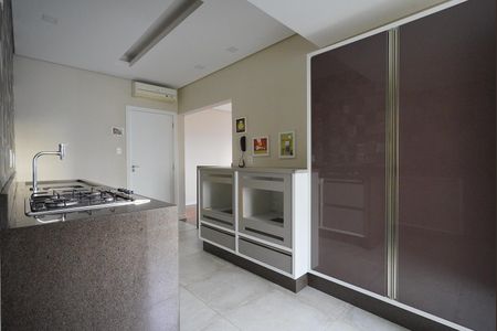 Cozinha de apartamento para alugar com 2 quartos, 74m² em Centro, Florianópolis