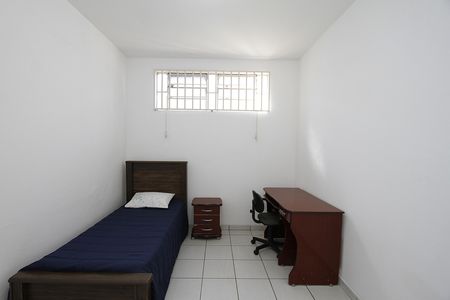 Quarto 1 de casa para alugar com 2 quartos, 72m² em Carlos Prates, Belo Horizonte