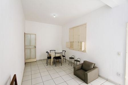 Casa para alugar com 72m², 2 quartos e sem vagaSala