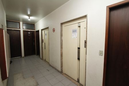 ELEVADOR de apartamento para alugar com 3 quartos, 82m² em Lourdes, Belo Horizonte