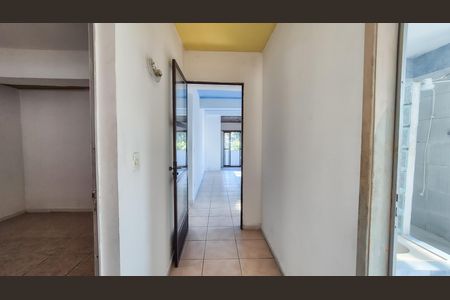 Casa para alugar com 250m², 3 quartos e sem vaga Casa para alugar com 250m², 3 quartos e sem vagaCorredor