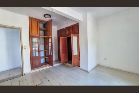 Casa para alugar com 250m², 3 quartos e sem vaga Casa para alugar com 250m², 3 quartos e sem vagaQuarto 1