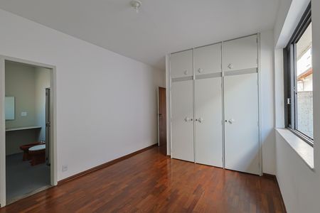 Casa à venda com 4 quartos, 436m² em São Pedro, Belo Horizonte