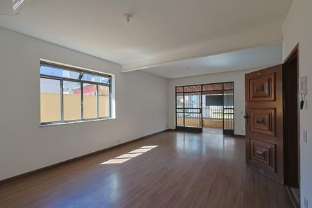 Casa à venda com 4 quartos, 436m² em São Pedro, Belo Horizonte