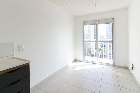 Sala de apartamento para alugar com 1 quarto, 33m² em Parque Industrial Tomas Edson, São Paulo