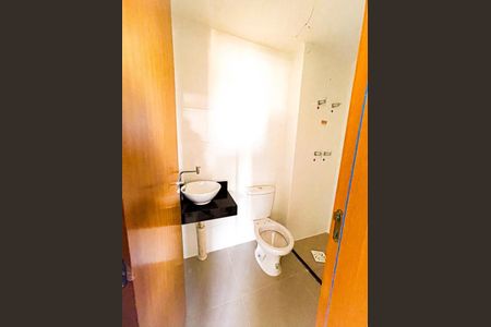 Banheiro de apartamento para alugar com 2 quartos, 45m² em Jardim Itu, Porto Alegre
