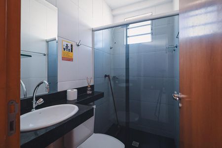 Banheiro de apartamento à venda com 2 quartos, 45m² em Bairro Santa Rita, Goiânia