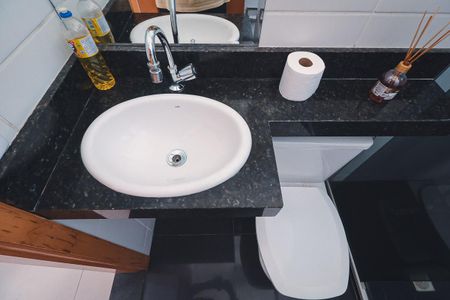 Banheiro de apartamento à venda com 2 quartos, 45m² em Bairro Santa Rita, Goiânia