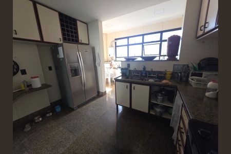 Apartamento para alugar com 248m², 4 quartos e 2 vagas Apartamento para alugar com 248m², 4 quartos e 2 vagasCozinha