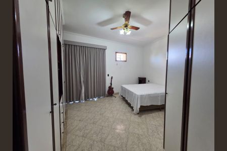 Apartamento para alugar com 248m², 4 quartos e 2 vagas Apartamento para alugar com 248m², 4 quartos e 2 vagasQuarto