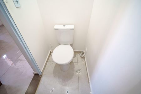 Banheiro de kitnet/studio para alugar com 1 quarto, 25m² em Vila Butantã, São Paulo