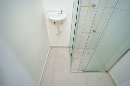 Banheiro de kitnet/studio para alugar com 1 quarto, 25m² em Vila Butantã, São Paulo