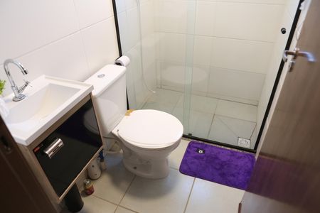 Banheiro de apartamento à venda com 2 quartos, 57m² em Santa Helena, Belo Horizonte