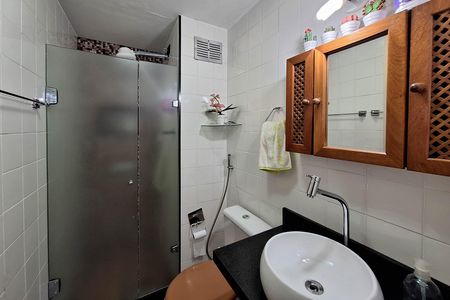 Banheiro de apartamento para alugar com 2 quartos, 60m² em Fonseca, Niterói